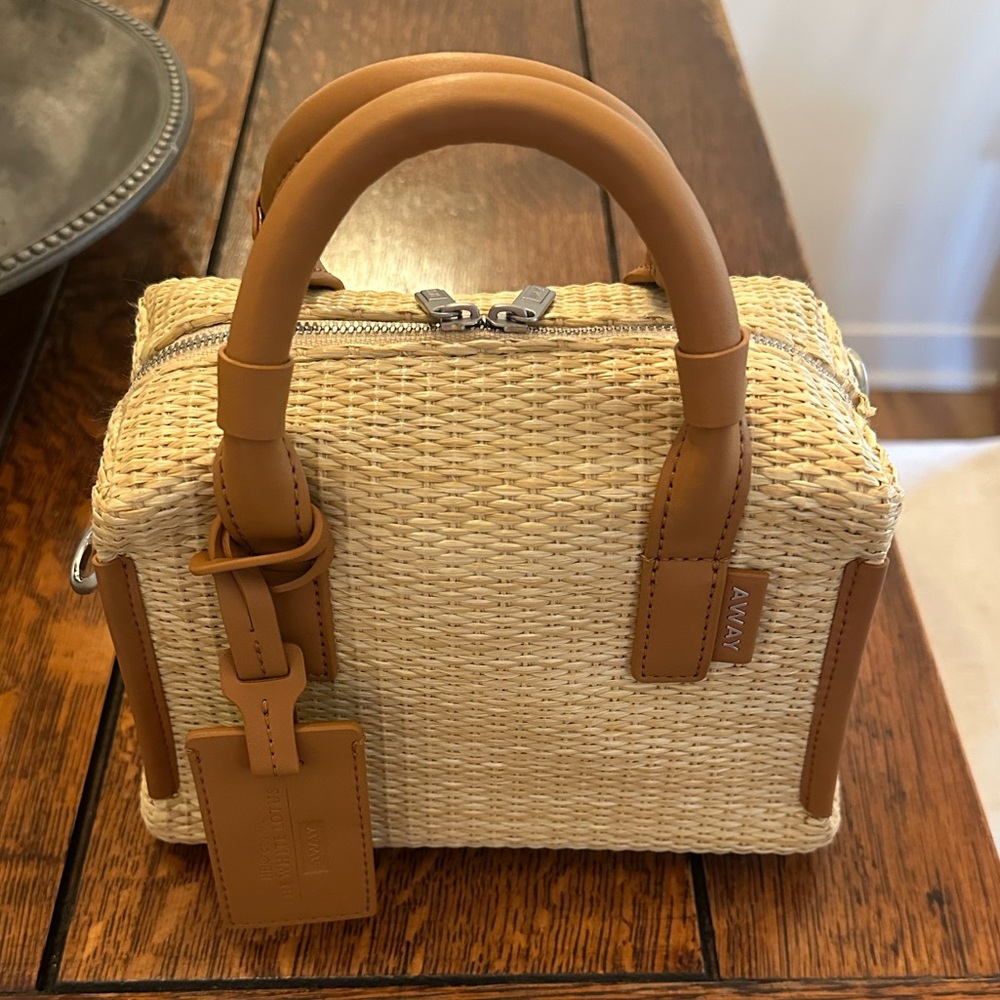 Away Mini Everywhere Bag In Paradise Raffia (White Lotus Collab) NWT